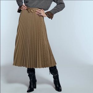 Brand new zara pleated plaid skirt, size XS